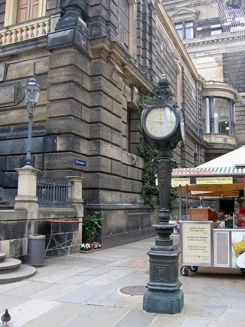 Uhr in der Münzgasse, Dresden — تصویر رکورد ویکی‌داده