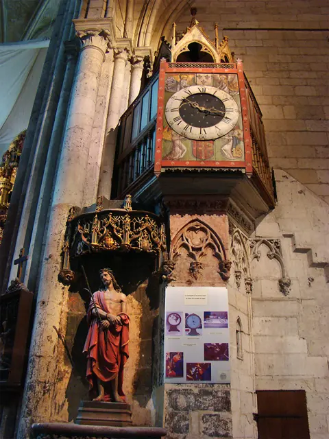 Medieval clock of the Saint-Pierre de Beauvais cathedral — تصویر رکورد ویکی‌داده