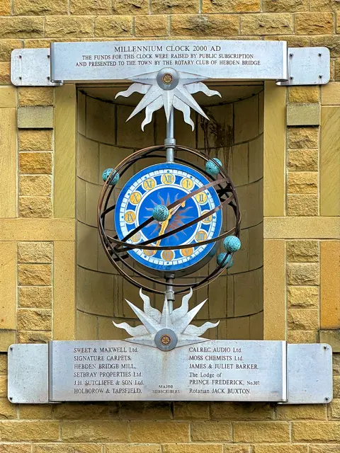 Hebden Bridge Millennium Clock — تصویر رکورد ویکیداده