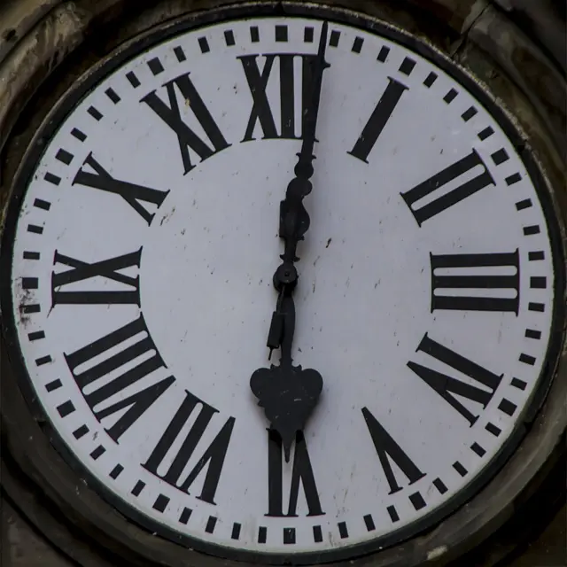 Round clock — تصویر رکورد ویکیداده