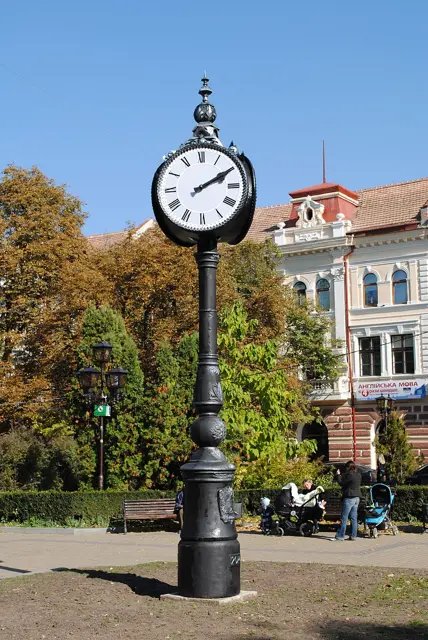 Tripartite clock in Ternopil — تصویر رکورد ویکیداده