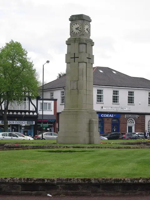 Davyhulme Circle War Memorial — تصویر رکورد ویکیداده
