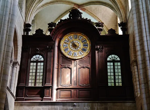 horloge de l'église Saint-Étienne de Caen — تصویر رکورد ویکیداده