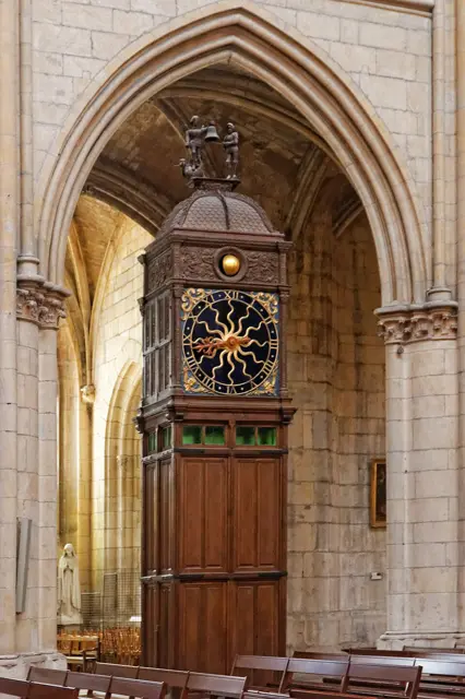 horloge à Nevers — تصویر رکورد ویکیداده