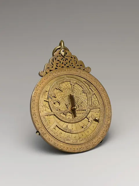 Astrolabe of ‘Umar ibn Yusuf ibn ‘Umar ibn ‘Ali ibn Rasul al-Muzaffari — تصویر رکورد ویکیداده