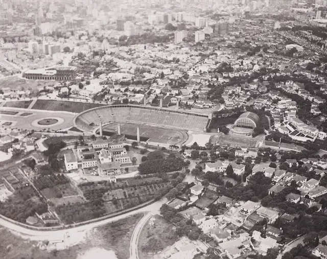 Vista aérea do Estádio Municipal Paulo Machado de Carvalho (Pacaembu). São Paulo/Sp. 02 — تصویر رکورد ویکیداده