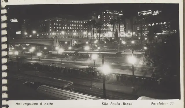 Anhangabaú à noite - São Paulo - Brasil — تصویر رکورد ویکیداده