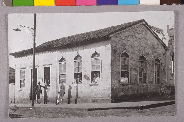 Fachada de Casarão na Esquina — تصویر رکورد ویکیداده