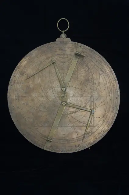 Single Plate Universal Astrolabe — تصویر رکورد ویکیداده