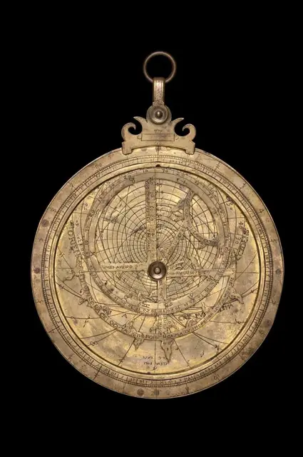 Fake? Astrolabe and Sundial — تصویر رکورد ویکیداده