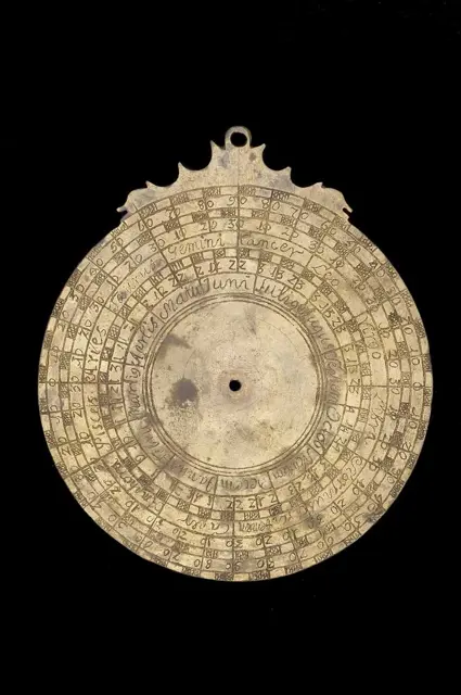 Fake? Astrolabe — تصویر رکورد ویکیداده