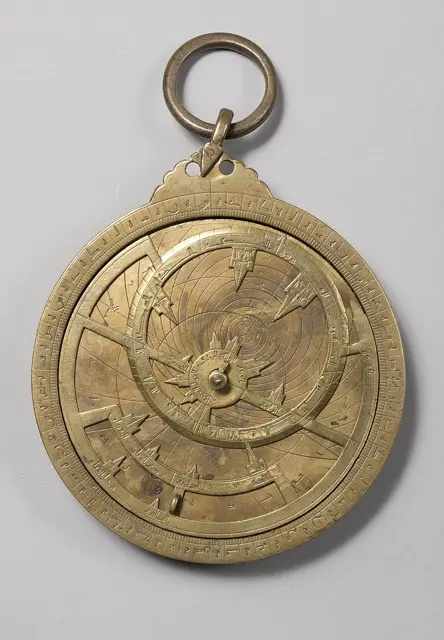 Undated astrolabe by Aḥmad ibn Khalaf — تصویر رکورد ویکیداده