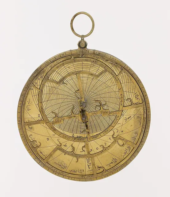 Astrolabe with inscriptions in Gothic and Arabic — تصویر رکورد ویکیداده