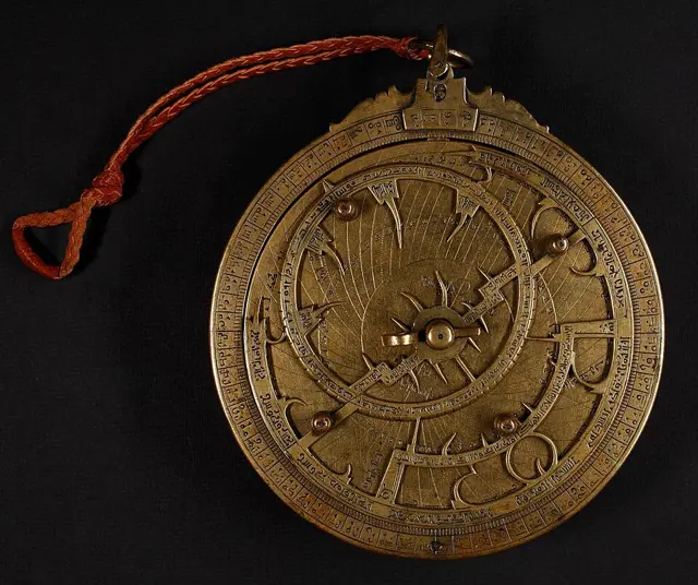 An astrolabe — تصویر رکورد ویکیداده