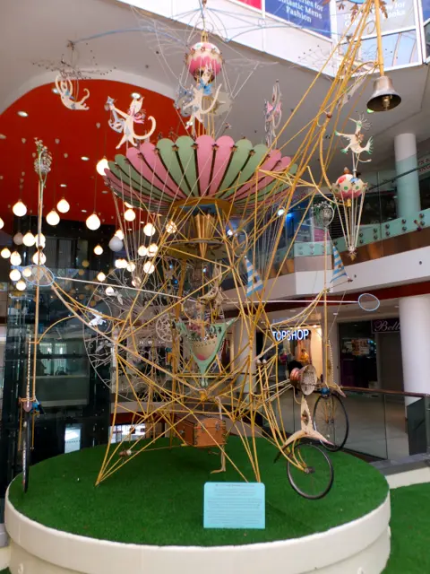 Cats Cradle Pussiewillow III — تصویر رکورد ویکی‌داده