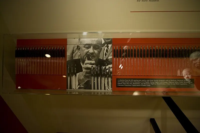 Pens used to sign historic bills (2695161726) — تصویر رکورد ویکیداده