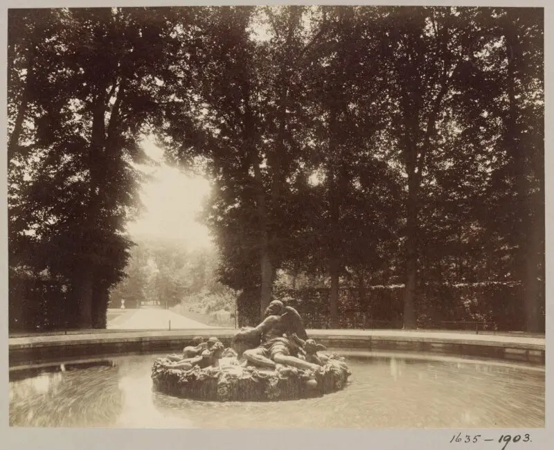 Photograph: Fountain in the Park, Versailles, France — تصویر رکورد موزهٔ ویکتوریا و آلبرت