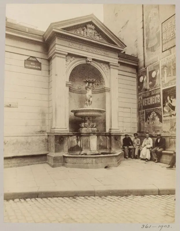 Photograph: Fountain, Rue Charlemagne, Paris, France — تصویر رکورد موزهٔ ویکتوریا و آلبرت