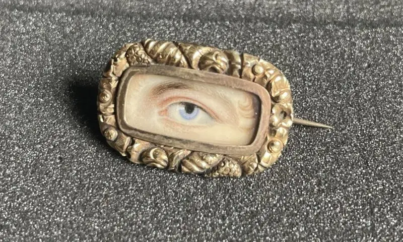 Eye miniature: Eye with a blue iris — تصویر رکورد موزهٔ ویکتوریا و آلبرت