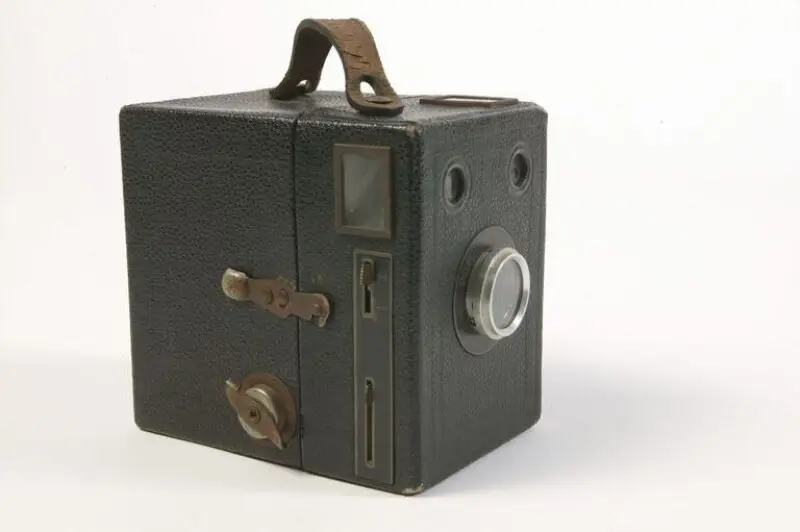 Camera: Popular Brownie — تصویر رکورد موزهٔ ویکتوریا و آلبرت