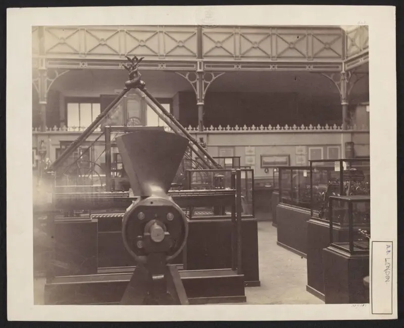 Photograph: Interior view of the Patent Museum, South Kensington Museum (the 'Brompton Boilers') — تصویر رکورد موزهٔ ویکتوریا و آلبرت