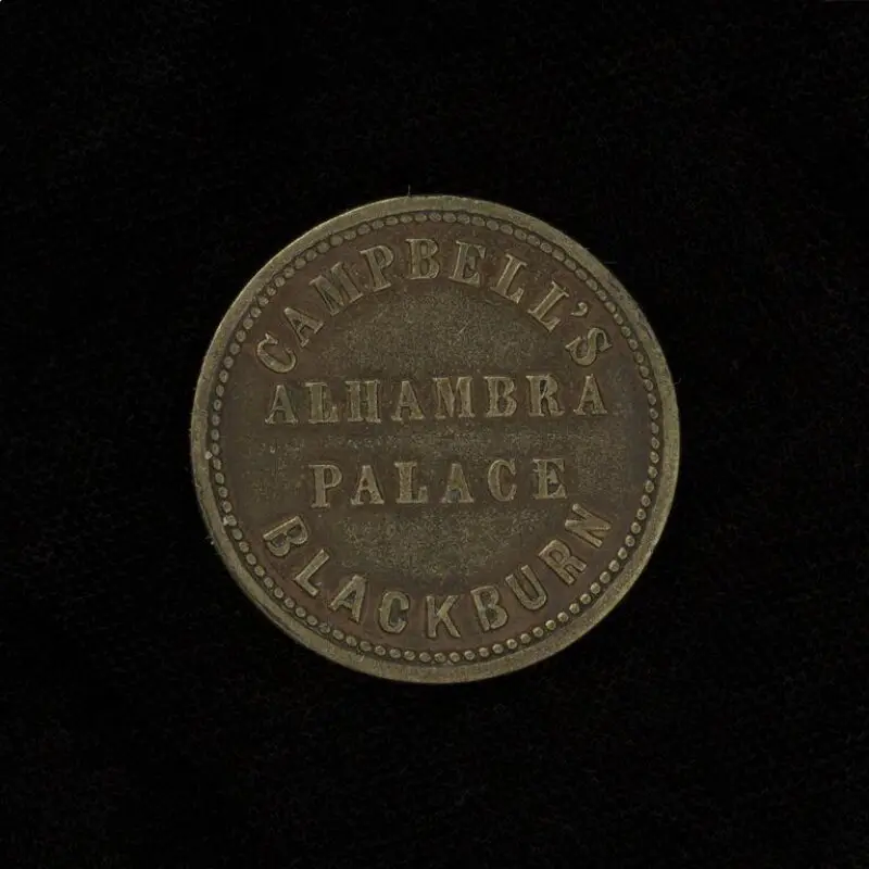 Token: Theatre admission token — تصویر رکورد موزهٔ ویکتوریا و آلبرت