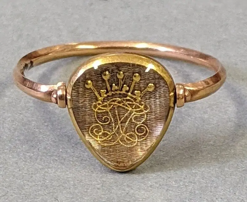 Ring — تصویر رکورد موزهٔ ویکتوریا و آلبرت