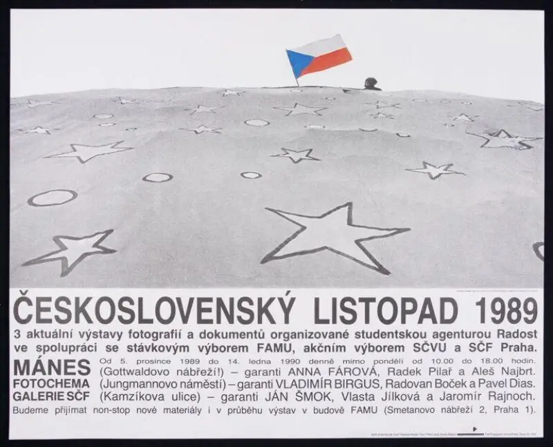 Poster: Czechoslovak November 1989 - 3 current exhibitions of photographs and documents organized by the student agency Radost — تصویر رکورد موزهٔ ویکتوریا و آلبرت