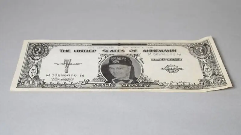 Advertising card: Magician's 'publicity banknote' — تصویر رکورد موزهٔ ویکتوریا و آلبرت