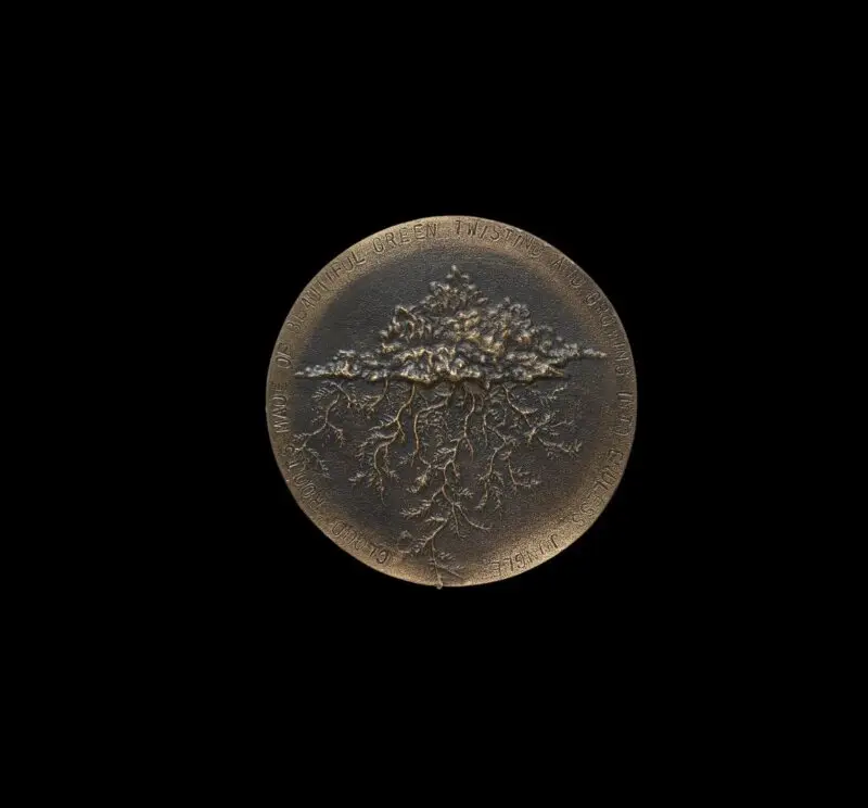 Medal: Cloud Roots — تصویر رکورد موزهٔ ویکتوریا و آلبرت