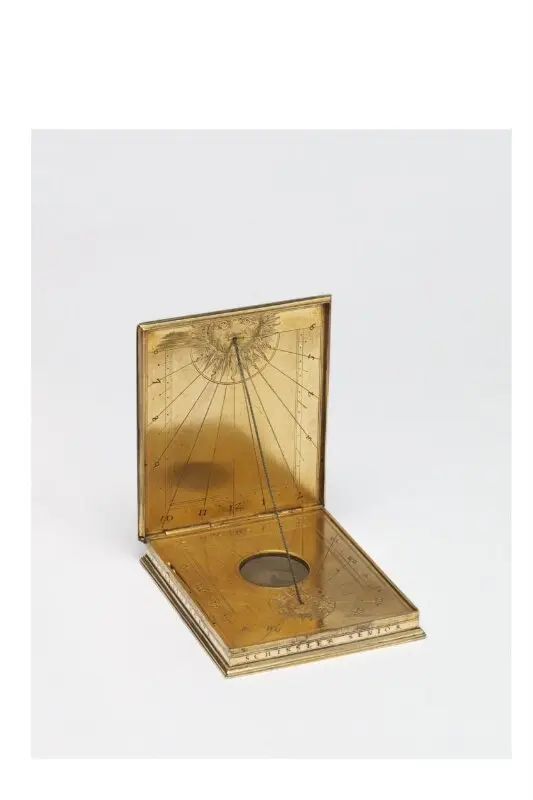 Diptych compass and sundial — تصویر رکورد موزهٔ ویکتوریا و آلبرت