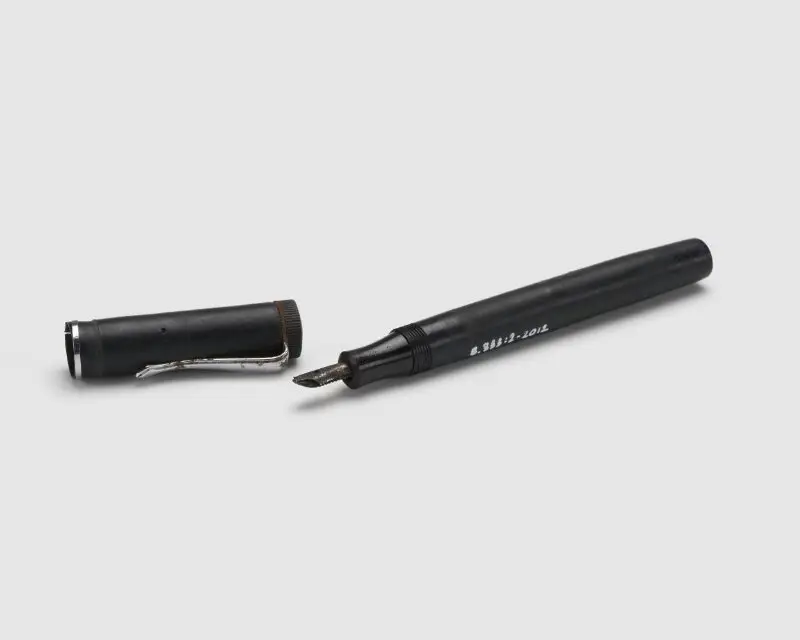 Fountain pen — تصویر رکورد موزهٔ ویکتوریا و آلبرت