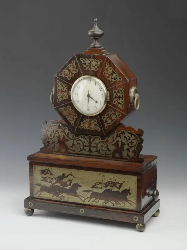 Clock: 'The Courier of St. Petersburg' mantelpiece clock — تصویر رکورد موزهٔ ویکتوریا و آلبرت