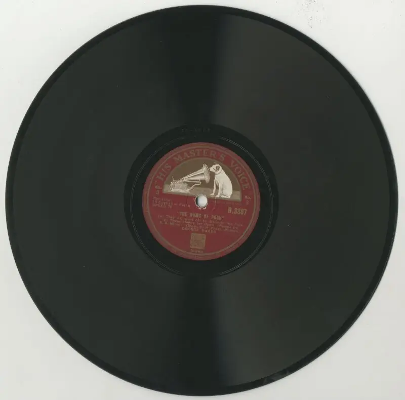 Gramophone record: The Hums of Pooh, parts 3 & 4 — تصویر رکورد موزهٔ ویکتوریا و آلبرت