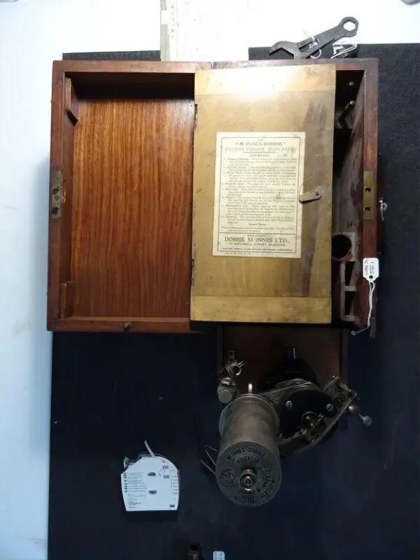 Instrument — تصویر رکورد موزهٔ ویکتوریا و آلبرت