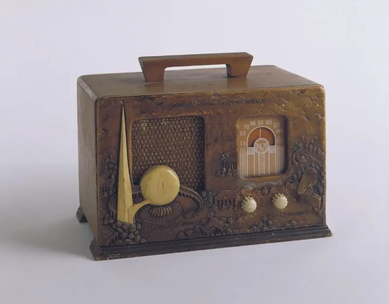 Radio: RCA model 40X-56 — تصویر رکورد موزهٔ ویکتوریا و آلبرت
