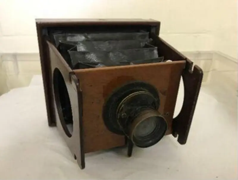 Camera — تصویر رکورد موزهٔ ویکتوریا و آلبرت