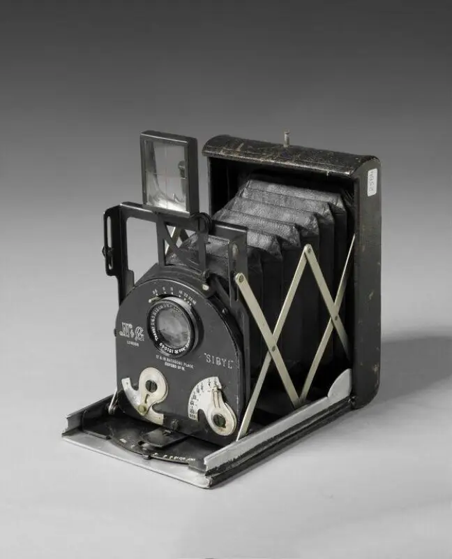 Camera — تصویر رکورد موزهٔ ویکتوریا و آلبرت
