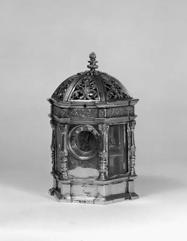 Table clock — تصویر رکورد موزهٔ ویکتوریا و آلبرت