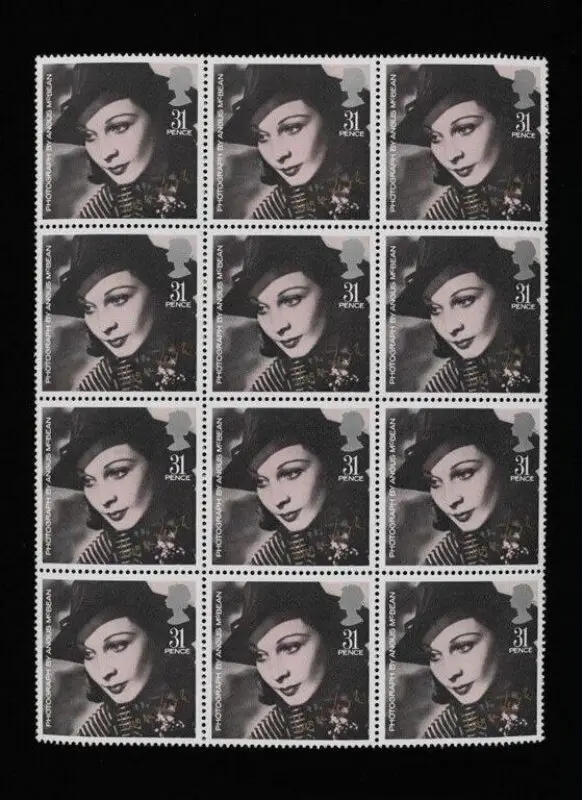 Stamp: Postage stamps issued by the Royal Mail, 1985, featuring an image of Vivien Leigh (1913-1967). Designed by Keith Bassford (b.1949) from a photograph by Angus McBean (1904-1990). — تصویر رکورد موزهٔ ویکتوریا و آلبرت