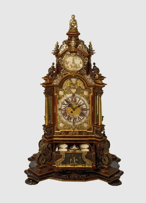 Cabinet clock: Augsburg Clock — تصویر رکورد موزهٔ ویکتوریا و آلبرت