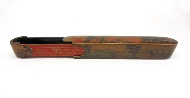 Pen box (qalamdan) — تصویر رکورد موزهٔ ویکتوریا و آلبرت