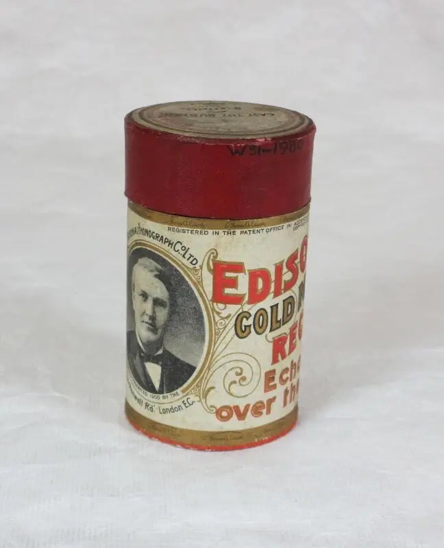 Wax cylinder record in case: Edison Gold Moulded Records — تصویر رکورد موزهٔ ویکتوریا و آلبرت