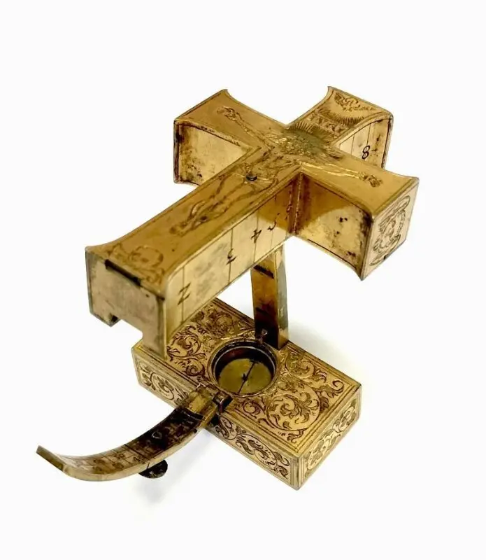 Compass and sundial — تصویر رکورد موزهٔ ویکتوریا و آلبرت