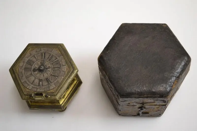 Table clock — تصویر رکورد موزهٔ ویکتوریا و آلبرت