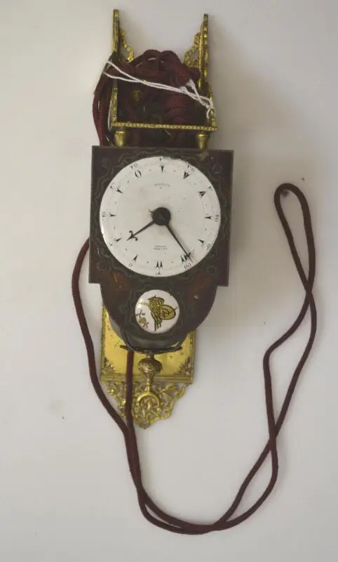 Bracket clock (miniature) — تصویر رکورد موزهٔ ویکتوریا و آلبرت