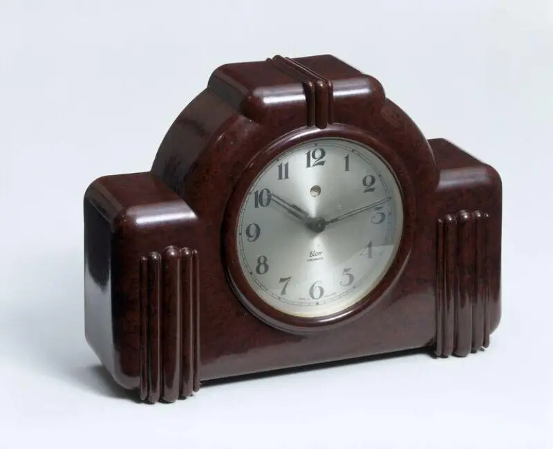 Mantel clock — تصویر رکورد موزهٔ ویکتوریا و آلبرت