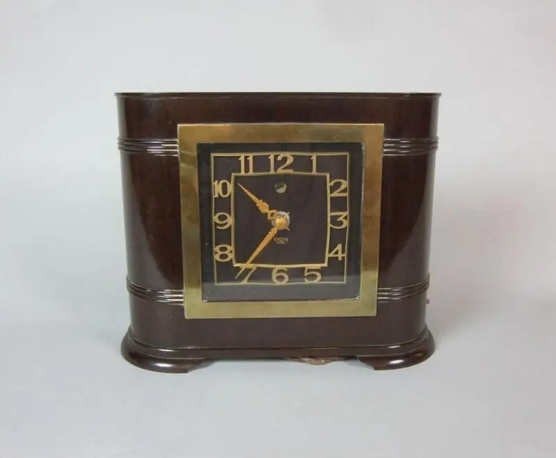 Mantel clock — تصویر رکورد موزهٔ ویکتوریا و آلبرت