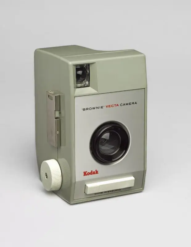 Camera: Brownie Vecta camera — تصویر رکورد موزهٔ ویکتوریا و آلبرت