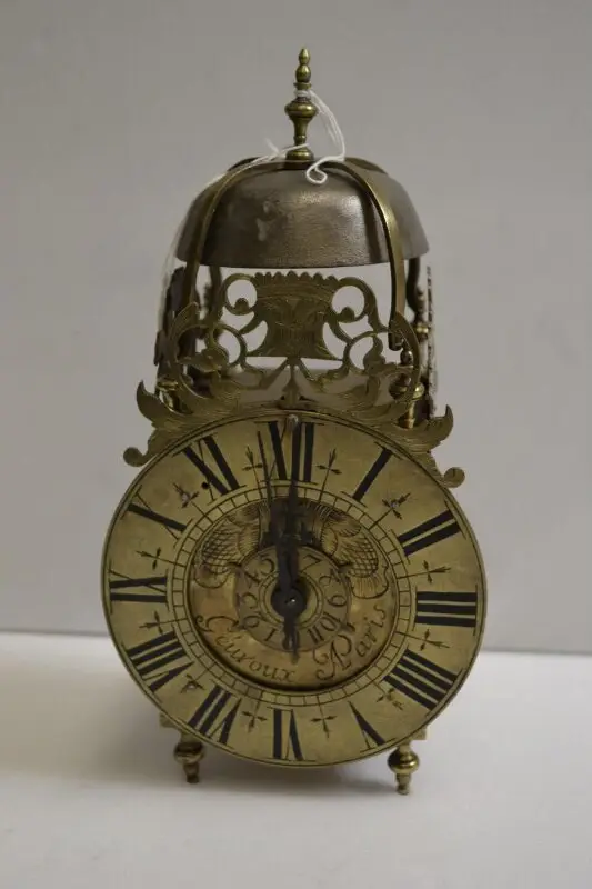 Lantern clock — تصویر رکورد موزهٔ ویکتوریا و آلبرت